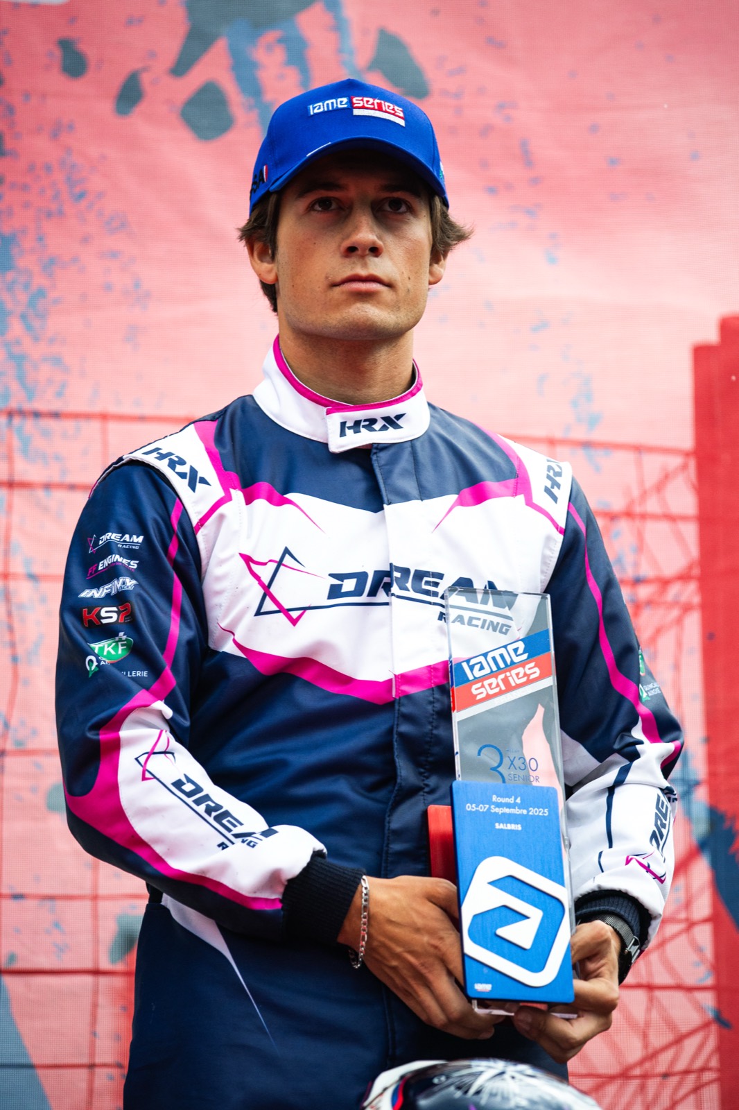 Enzo Lévêque avec son trophée IAME X30 Senior